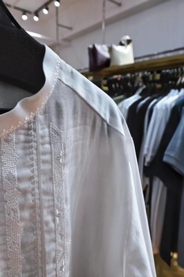 “美女企業家”變身時尚主播!金山這家寶藏服裝工廠店又火了